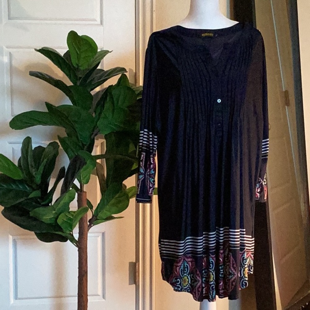 Size XL Tunic pleated detail